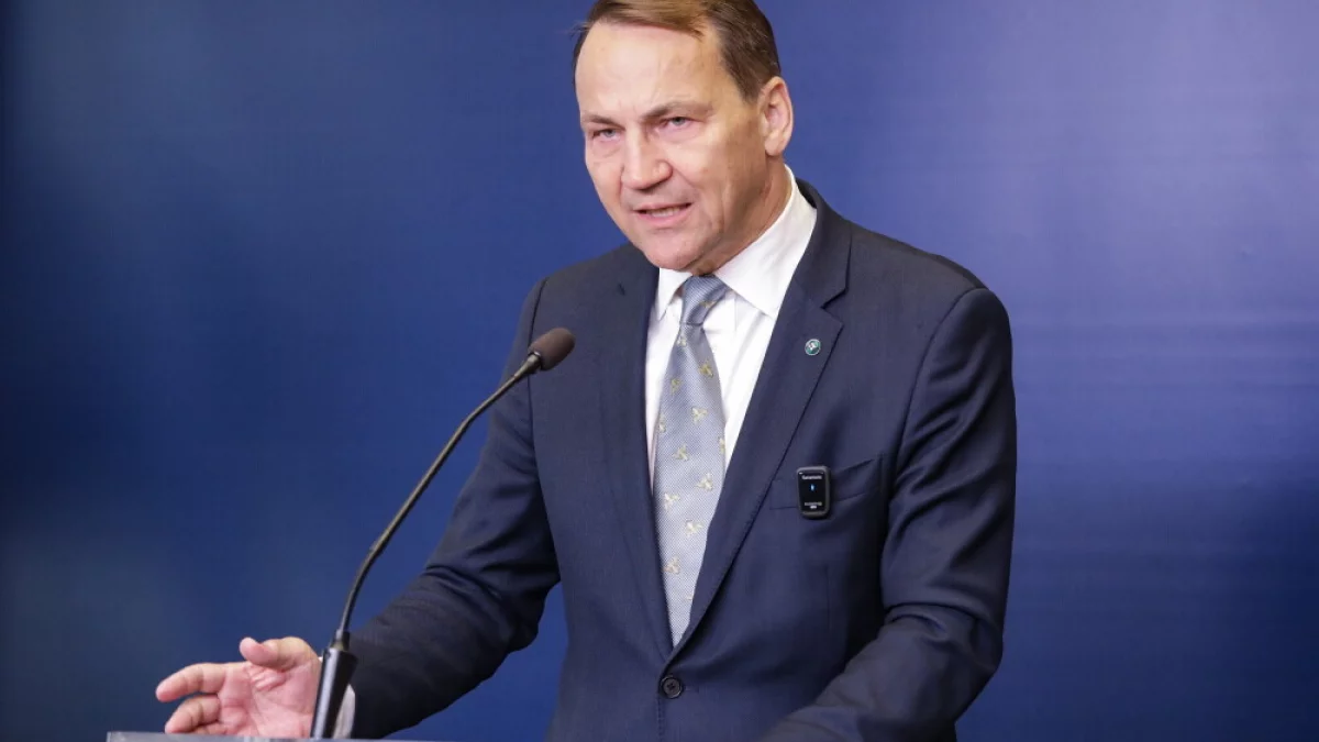 Sikorski: nie możemy zagwarantować, że niezawisły sąd nie nakaże rządowi zatrzymać samolotu z Putinem