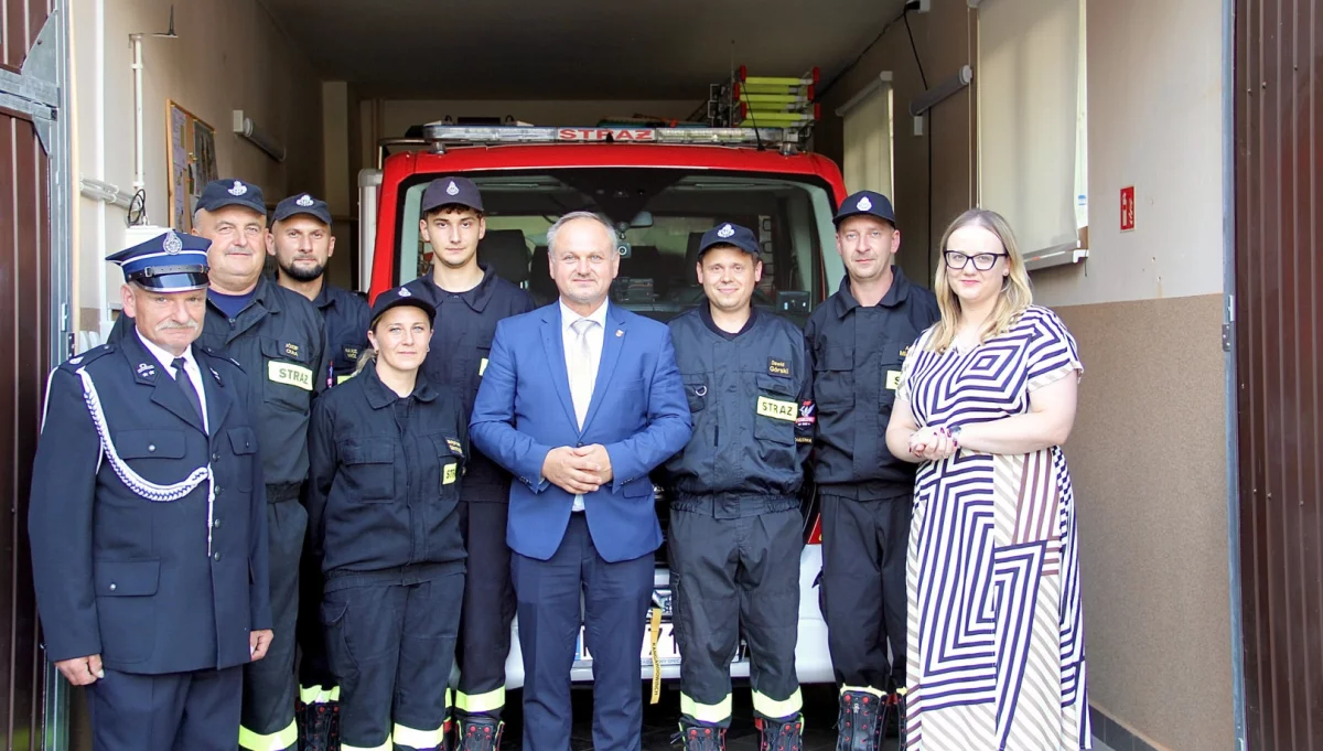 Przekazanie nowego zestawu hydraulicznego jednostce Ochotniczej Straży Pożarnej Pisarzowa