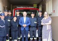 Przekazanie nowego zestawu hydraulicznego jednostce Ochotniczej Straży Pożarnej Pisarzowa - zdjęcie główne