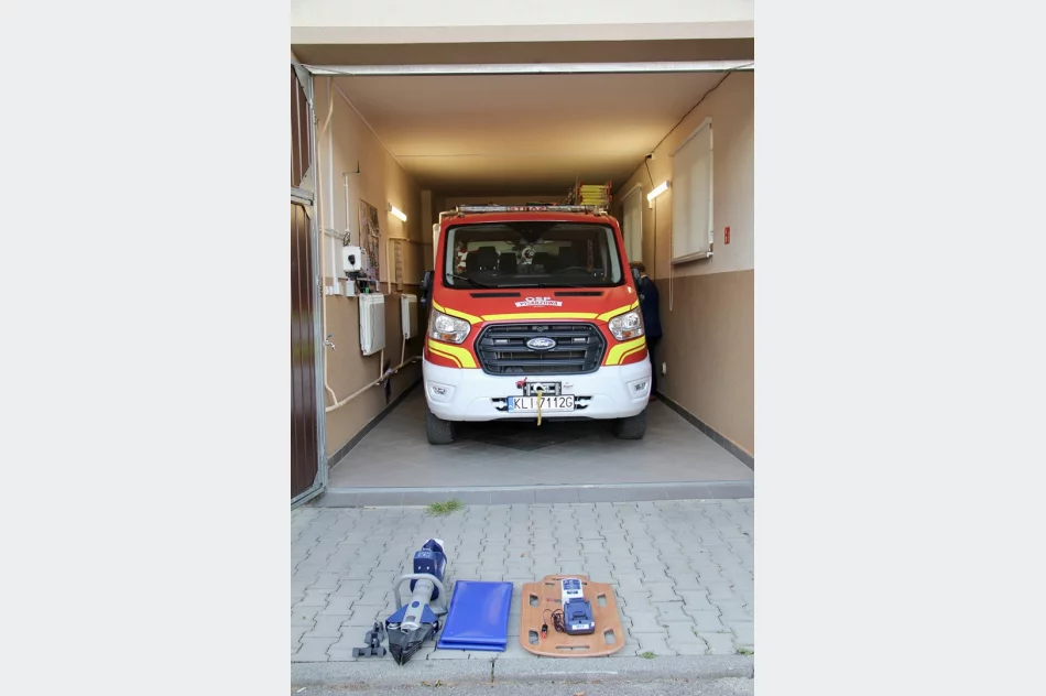 Przekazanie nowego zestawu hydraulicznego jednostce Ochotniczej Straży Pożarnej Pisarzowa - zdjęcie 19
