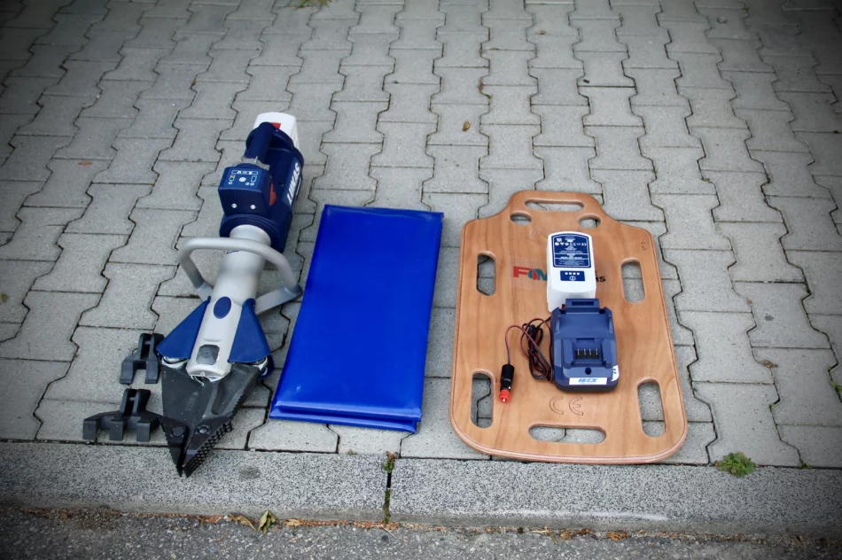 Przekazanie nowego zestawu hydraulicznego jednostce Ochotniczej Straży Pożarnej Pisarzowa - zdjęcie 20