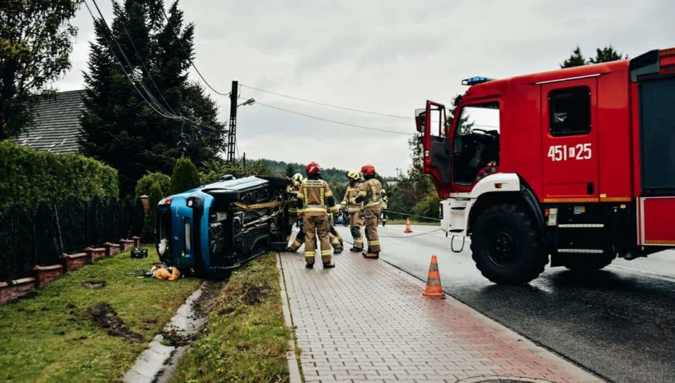 Wypadł z drogi i uderzył w ogrodzenie - zdjęcie 1