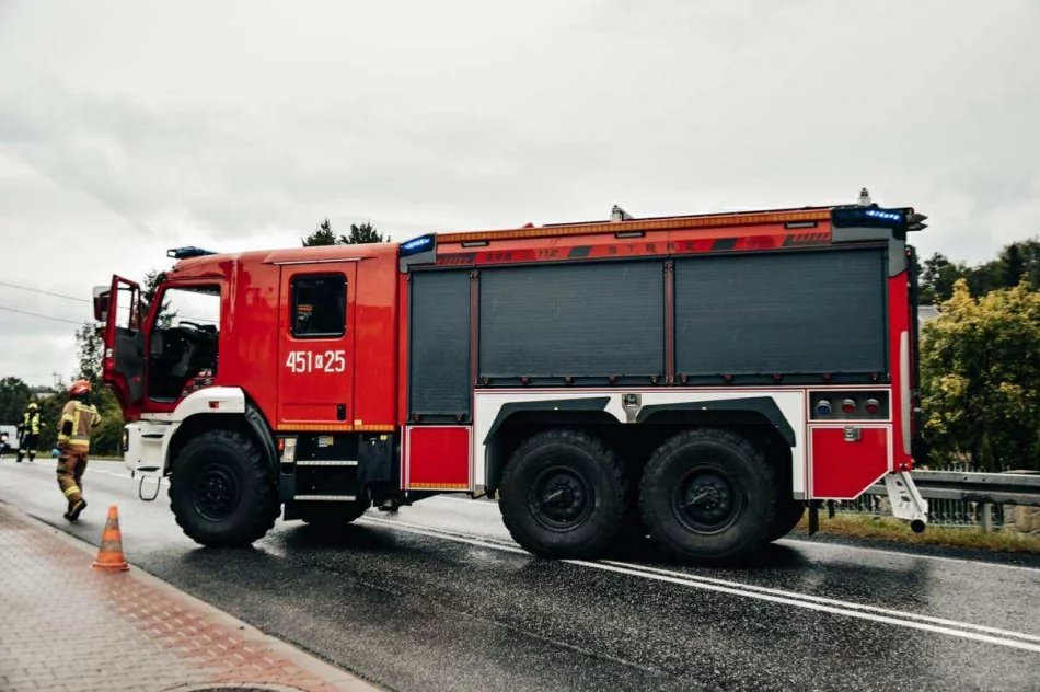 Wypadł z drogi i uderzył w ogrodzenie - zdjęcie 3