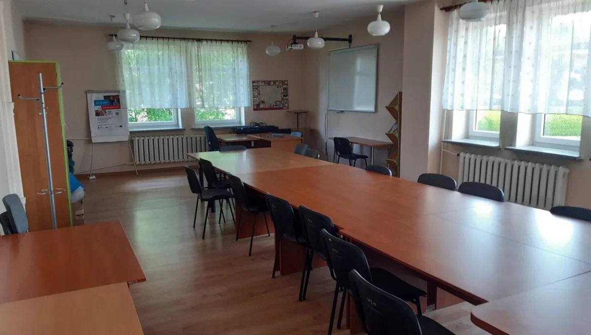 Pomieszczenia biurowe oraz teren do wynajęcia w Limanowej