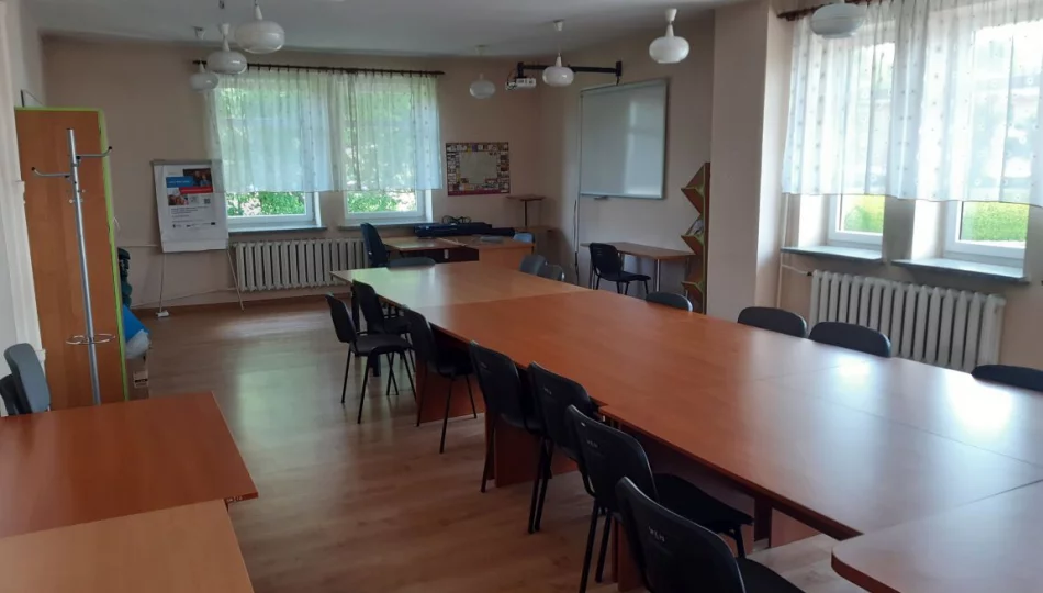Pomieszczenia biurowe oraz teren do wynajęcia w Limanowej - zdjęcie 1