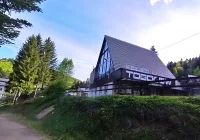 Wójt chce wywłaszczyć teren, właściciel ośrodka dla uchodźców mówi o „wrogim przejęciu” - zdjęcie główne