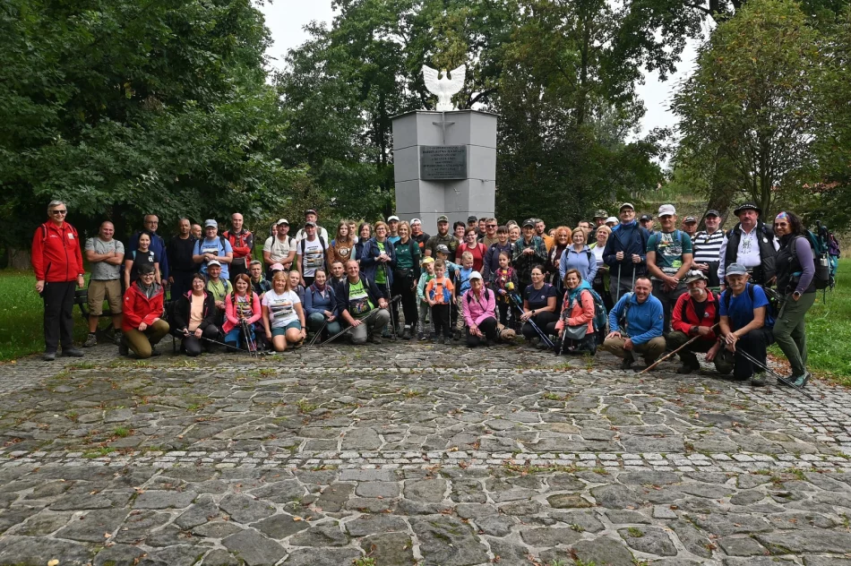 Spotkaniem turystów na Lubogoszczy zakończyły się wędrówki w ramach akcji „Odkryj Beskid Wyspowy 2025” - zdjęcie 2