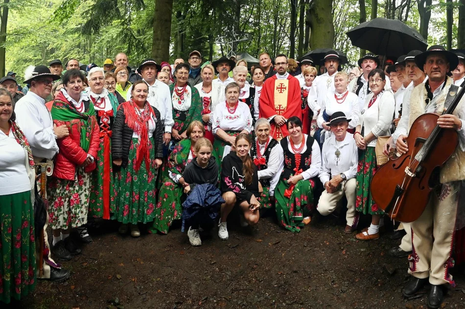 Spotkaniem turystów na Lubogoszczy zakończyły się wędrówki w ramach akcji „Odkryj Beskid Wyspowy 2025” - zdjęcie 8