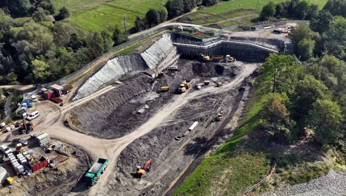 Portal zachodni tunelu kolejowego pod Pisarzową/fot.: PKP PLK S.A.