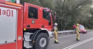 Zderzenie na DW 968. Jeden pojazd dachował - zdjęcie 2
