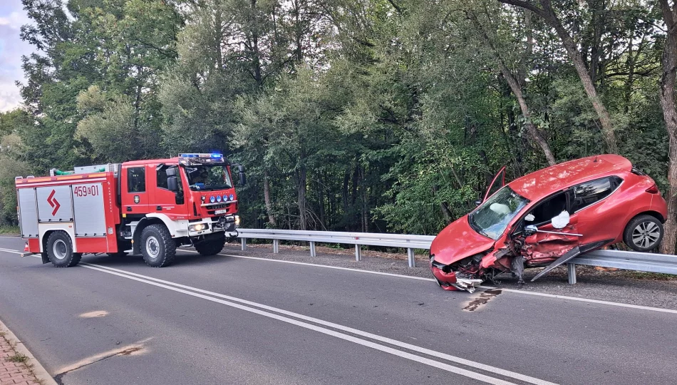 Zderzenie na DW 968. Jeden pojazd dachował - zdjęcie 1