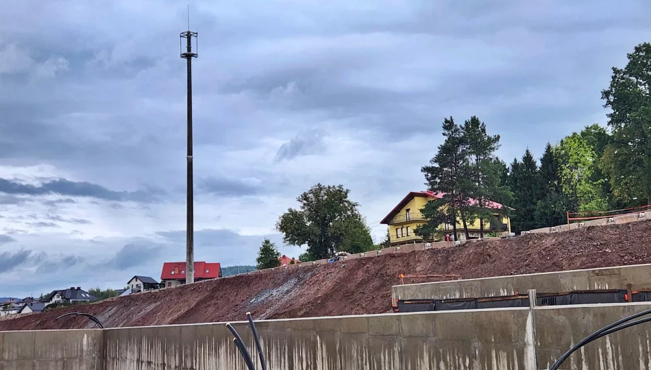 Maszt góruje nad stacją. To GSM-R - zdjęcie 1