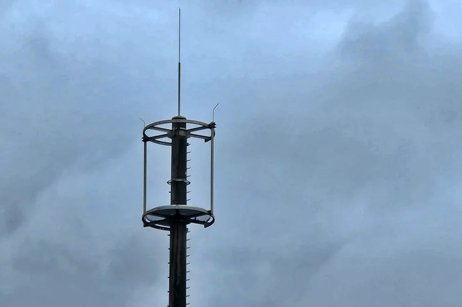 Maszt góruje nad stacją. To GSM-R - zdjęcie 2