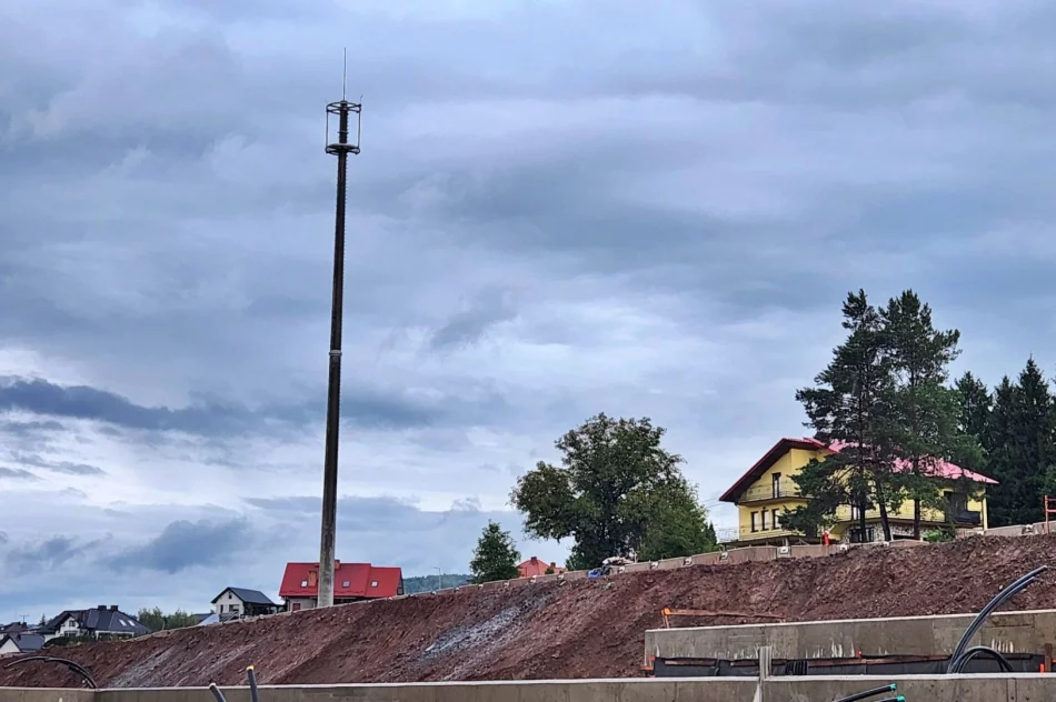 Maszt góruje nad stacją. To GSM-R - zdjęcie 5