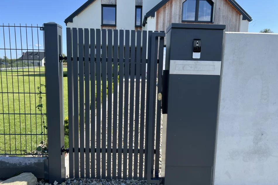 Nowoczesne bramy i ogrodzenia z aluminium oraz stali - zdjęcie 1