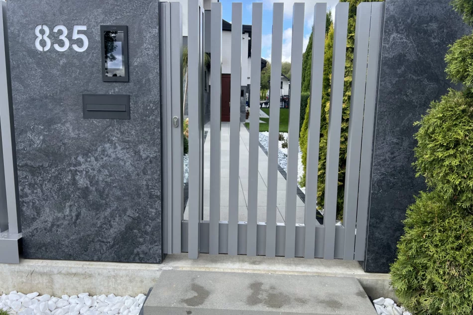 Nowoczesne bramy i ogrodzenia z aluminium oraz stali - zdjęcie 2