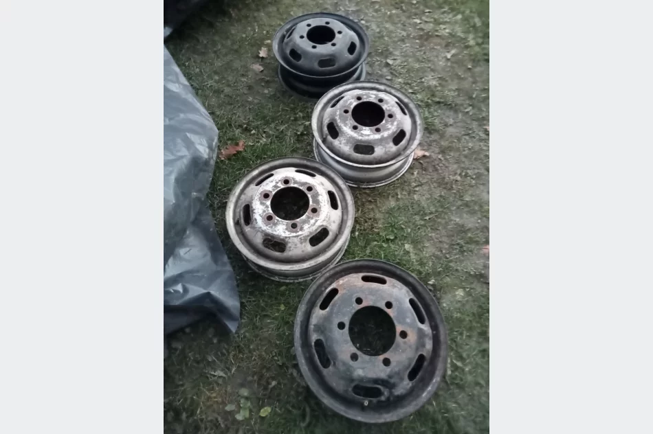 Felgi Iveco blizniak 4 szt - zdjęcie 1