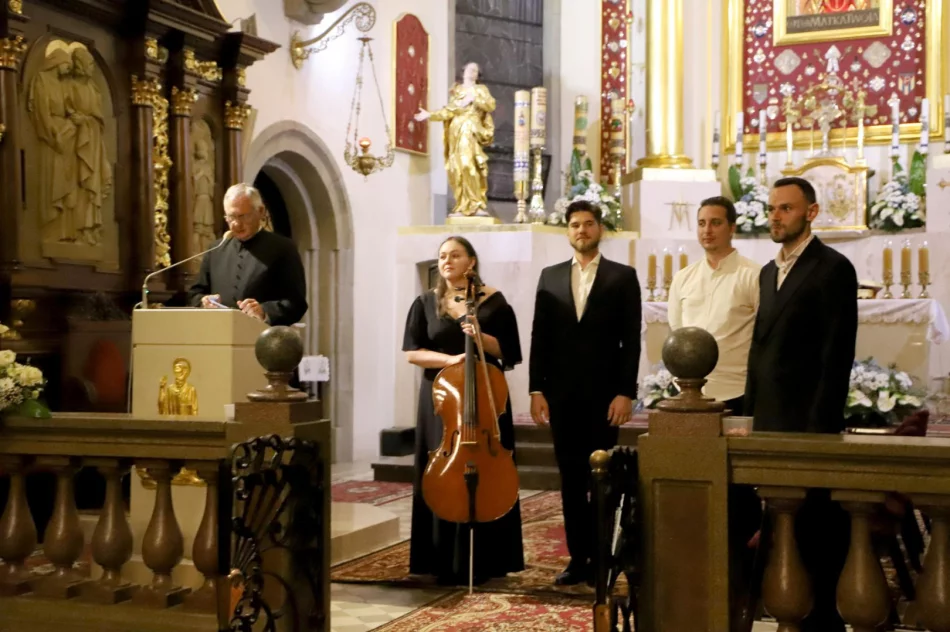 W limanowskiej bazylice odbył się piękny koncert „AVE MARIA MATER DOLOROSA” - zdjęcie 2