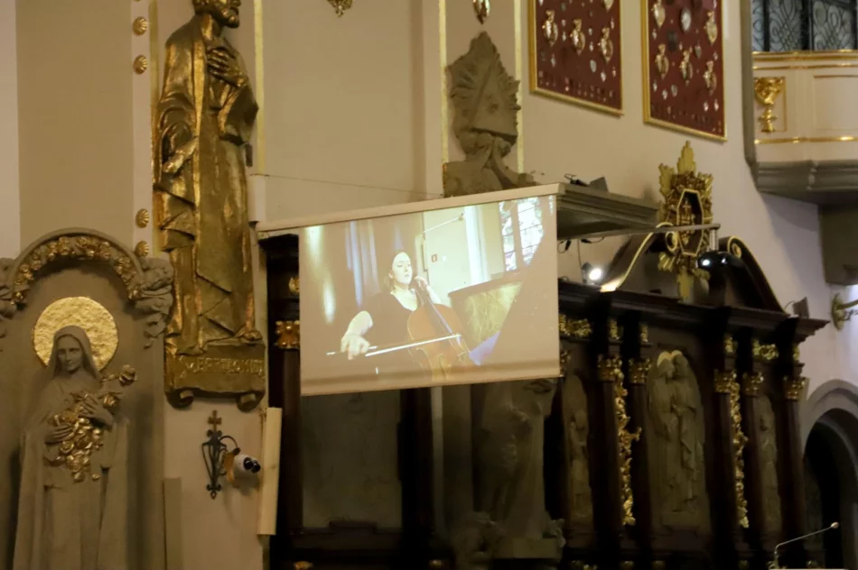 W limanowskiej bazylice odbył się piękny koncert „AVE MARIA MATER DOLOROSA” - zdjęcie 8