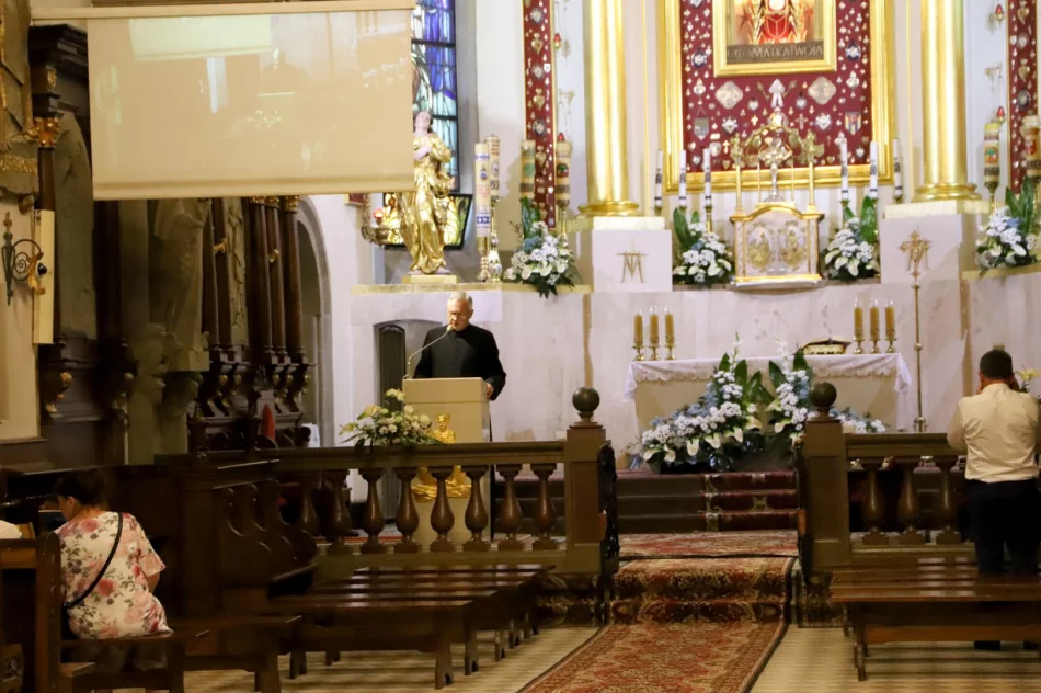 W limanowskiej bazylice odbył się piękny koncert „AVE MARIA MATER DOLOROSA” - zdjęcie 14
