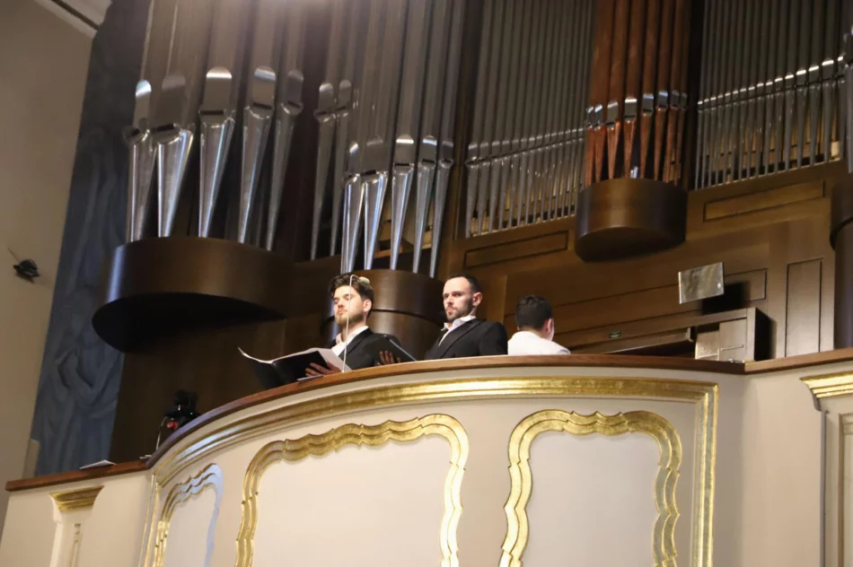 W limanowskiej bazylice odbył się piękny koncert „AVE MARIA MATER DOLOROSA” - zdjęcie 16