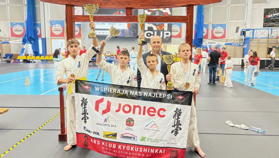 XI Turniej Karate Kyokushin „SARI CUP” – 4 medale karateków ARS Limanowa na początek nowego sezonu!  - zdjęcie 1