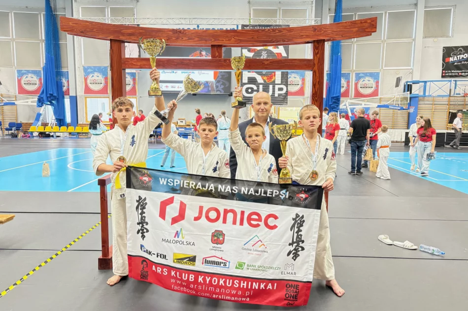 XI Turniej Karate Kyokushin „SARI CUP” – 4 medale karateków ARS Limanowa na początek nowego sezonu!  - zdjęcie 2
