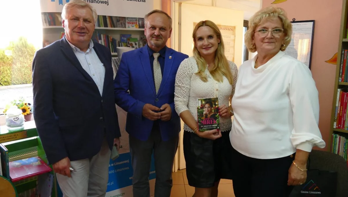 Spotkanie z pisarką Krystyną Mirek w bibliotece w Kaninie