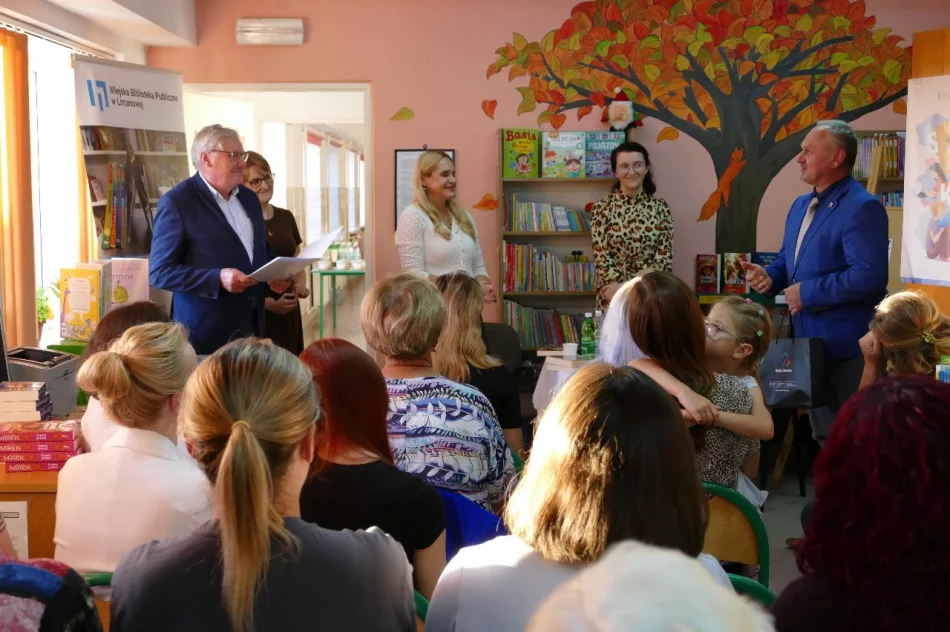 Spotkanie z pisarką Krystyną Mirek w bibliotece w Kaninie - zdjęcie 11