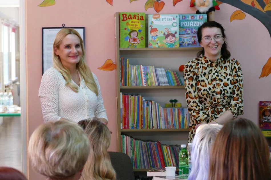 Spotkanie z pisarką Krystyną Mirek w bibliotece w Kaninie - zdjęcie 12