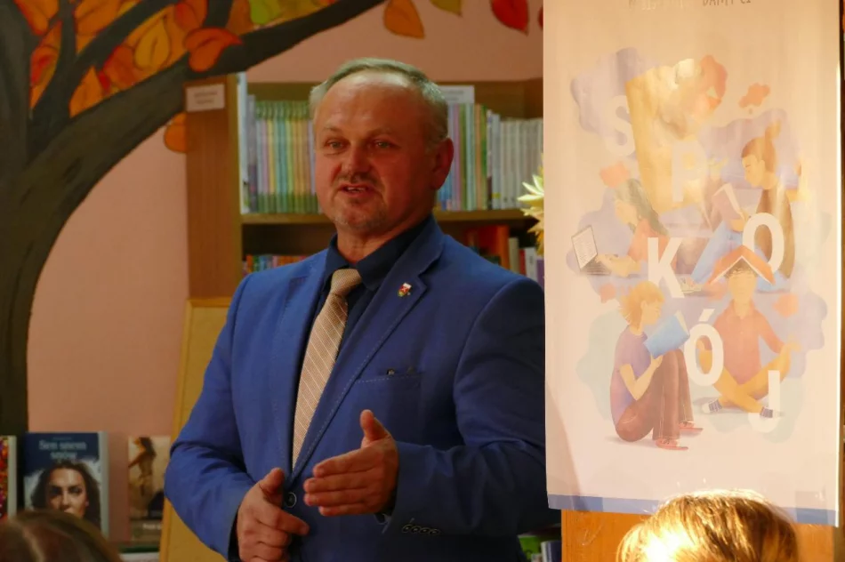 Spotkanie z pisarką Krystyną Mirek w bibliotece w Kaninie - zdjęcie 13