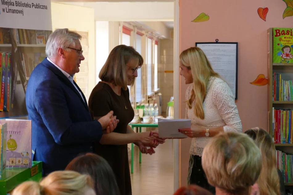 Spotkanie z pisarką Krystyną Mirek w bibliotece w Kaninie - zdjęcie 14