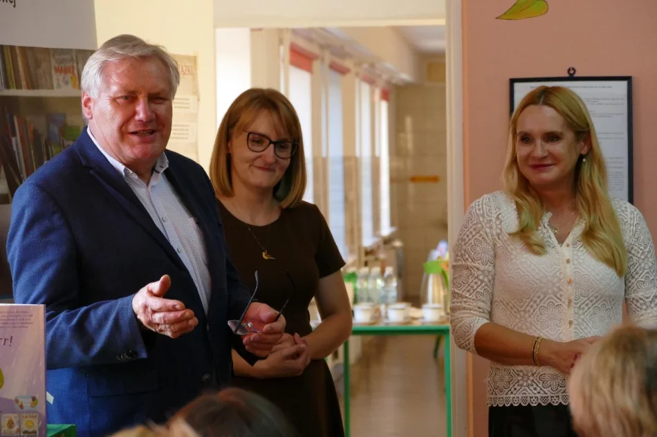 Spotkanie z pisarką Krystyną Mirek w bibliotece w Kaninie - zdjęcie 15