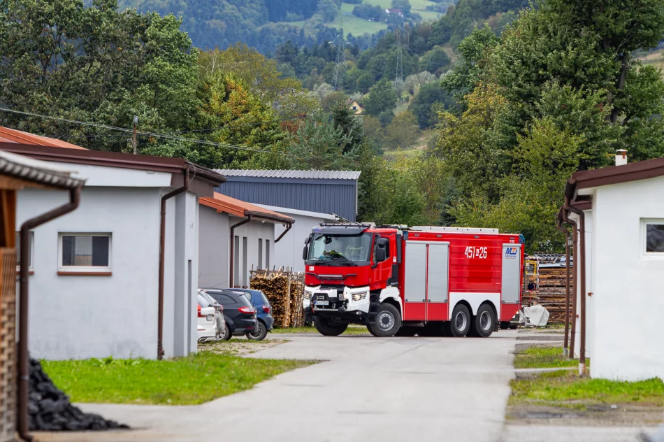 Pożar w zakładzie, wezwano straż - zdjęcie 2
