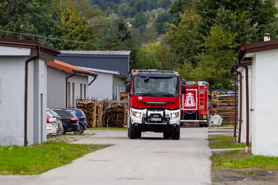 Pożar w zakładzie, wezwano straż - zdjęcie 4