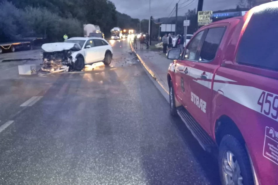 Wypadek: trzy auta rozbite, jeden z kierowców pijany - zdjęcie 2