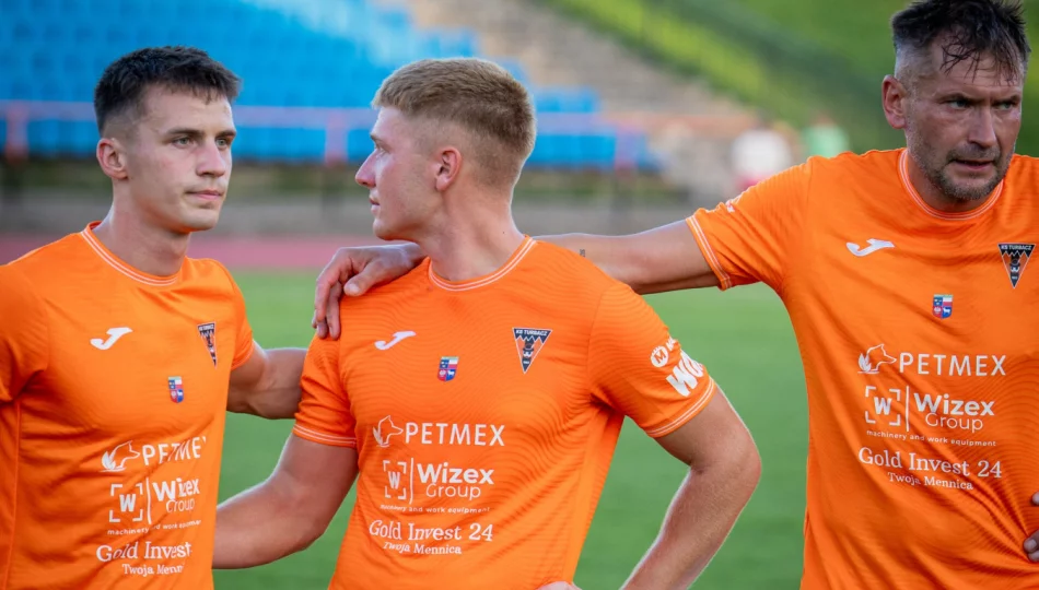 Mecz czołowych drużyn V ligi: Gród – Turbacz, jedyny gol z rzutu karnego w doliczonym czasie gry - zdjęcie 1