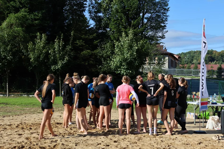  Odbył się Turniej Siatkówki Plażowej o Puchar Burmistrz Miasta Limanowa - zdjęcie 16