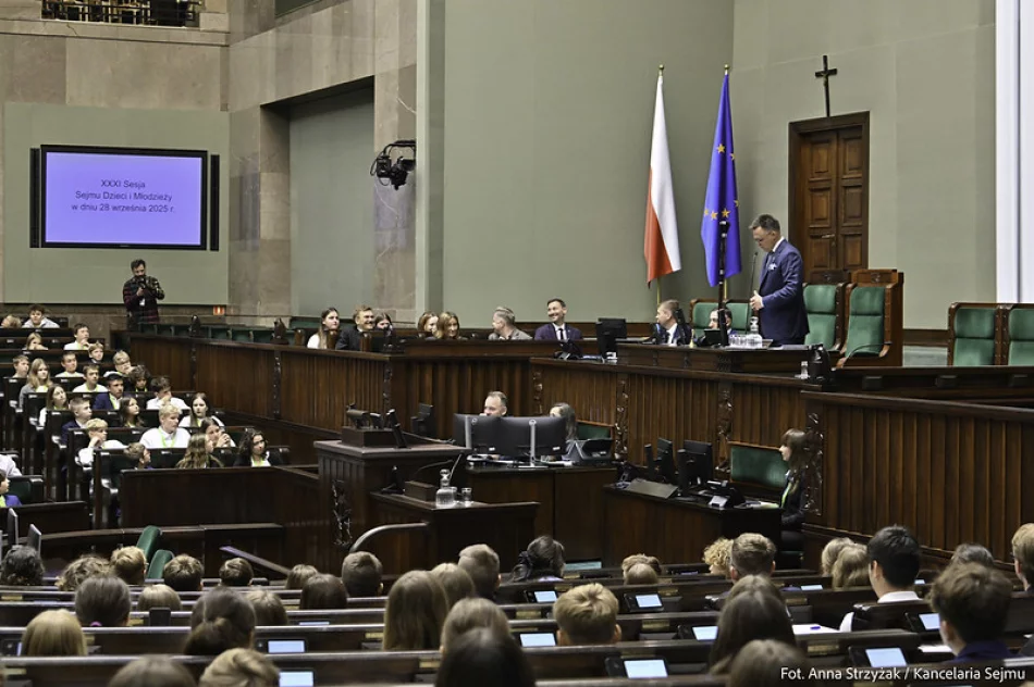 Uczniowie Zespołu Szkolno-Przedszkolnego Nr 4 na XXXI Sesji Sejmu Dzieci i Młodzieży - zdjęcie 7