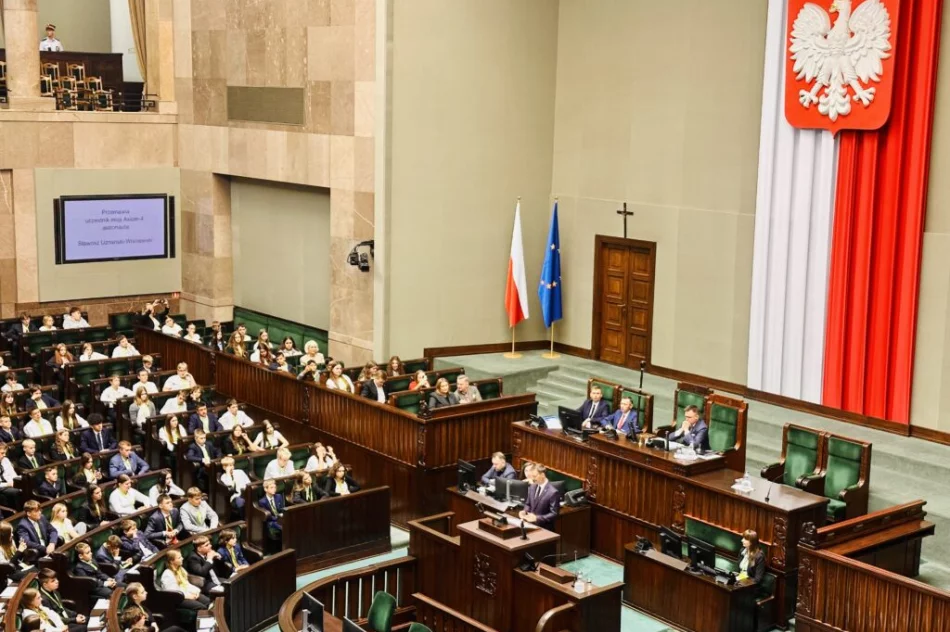 Uczniowie Zespołu Szkolno-Przedszkolnego Nr 4 na XXXI Sesji Sejmu Dzieci i Młodzieży - zdjęcie 16