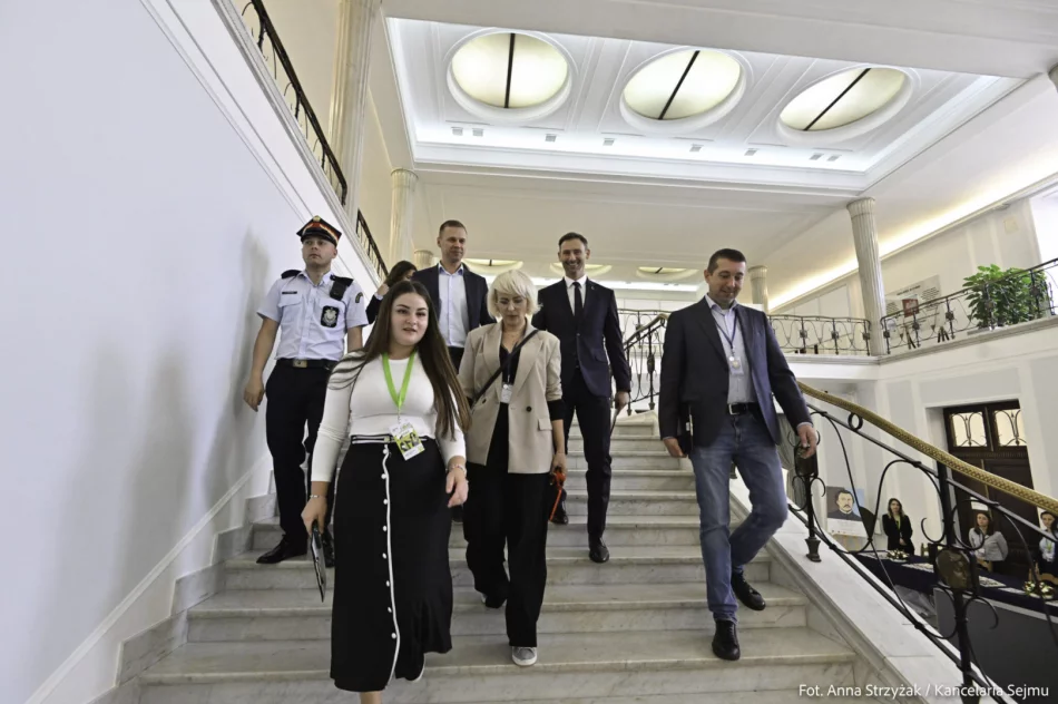 Limanowscy uczniowie na Sejmie Dzieci i Młodzieży - zdjęcie 4