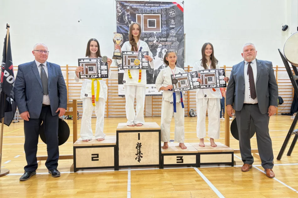 Siedem medali karateków ARS Limanowa – JONIEC Team na X Turnieju Karate Kyokushin o Puchar Solny w Wieliczce - zdjęcie 4
