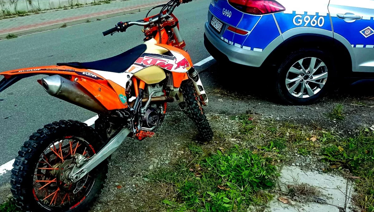 Kierowca crossa bez kasku i uprawnień zatrzymany