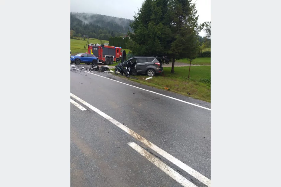 Czołowe zderzenie na DK 28: trzy osoby ranne - zdjęcie 2