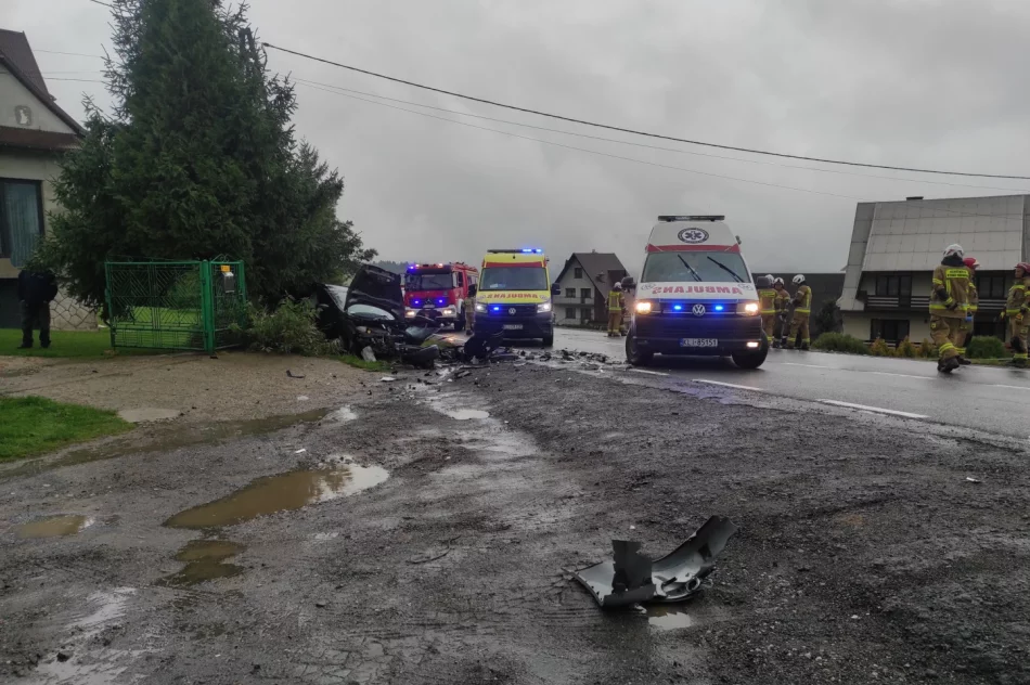 Czołowe zderzenie na DK 28: trzy osoby ranne - zdjęcie 5