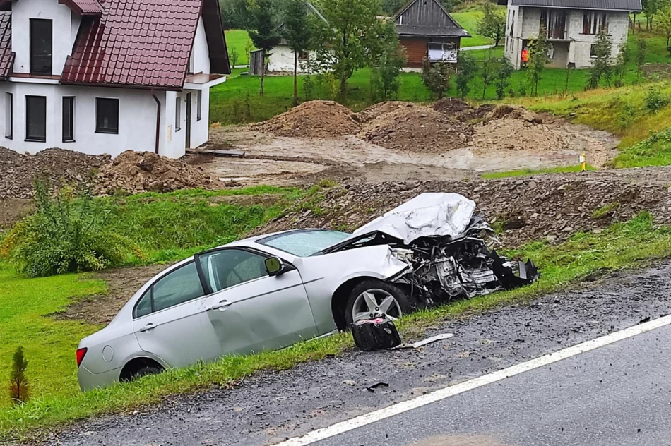 Czołowe zderzenie na DK 28: trzy osoby ranne - zdjęcie 7