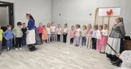 Warsztaty taneczne z zespołem regionalnym „Starowiejski HYR” w Miejskim Przedszkolu Nr 2 - zdjęcie 4