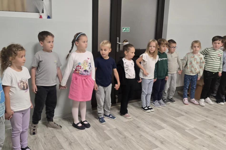 Warsztaty taneczne z zespołem regionalnym „Starowiejski HYR” w Miejskim Przedszkolu Nr 2 - zdjęcie 9