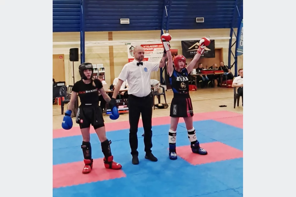 Policjantka z Limanowej najlepszą zawodniczką mistrzostw w kickboxingu - zdjęcie 5