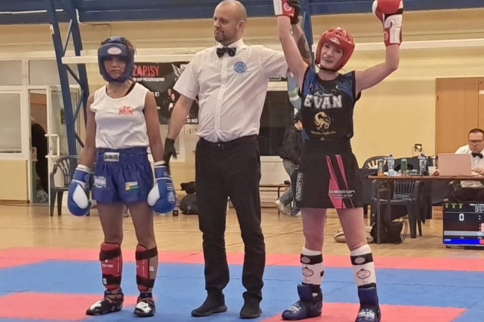 Policjantka z Limanowej najlepszą zawodniczką mistrzostw w kickboxingu - zdjęcie 6